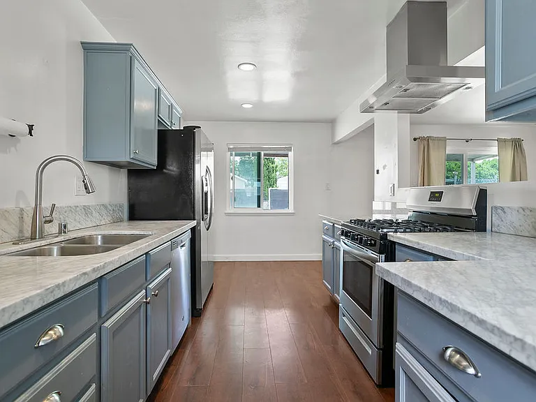 13192 Edwards St — Photo 3