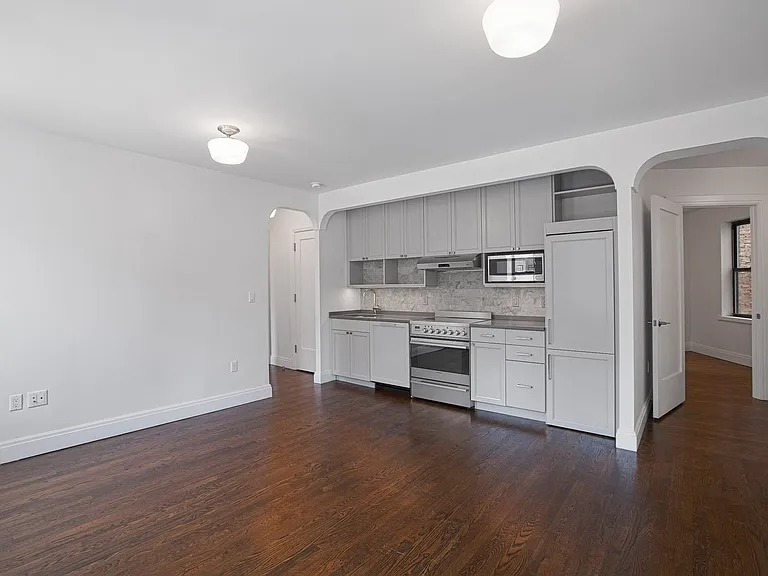 62 Leroy St #2BC — Photo 2