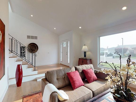 4th image of 231 Pelican Ct