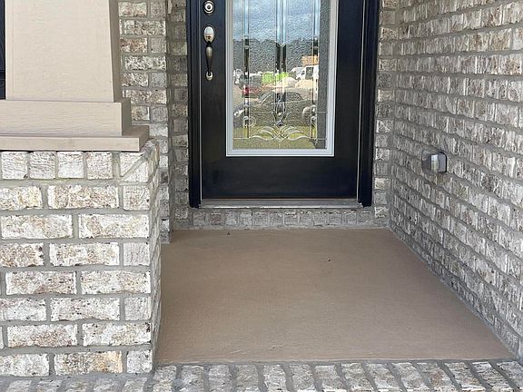 3rd image of 5804 Crestlake Dr