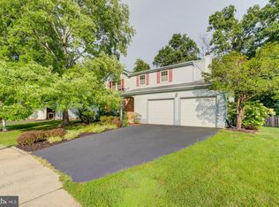 1721 Whitewood Ln, Herndon, VA 20170