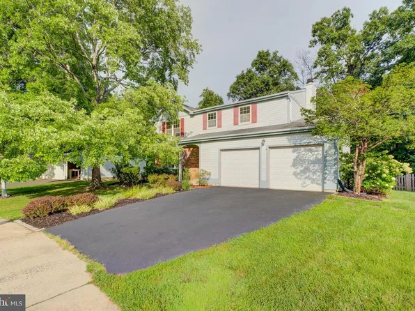 1721 Whitewood Ln, Herndon, VA 20170