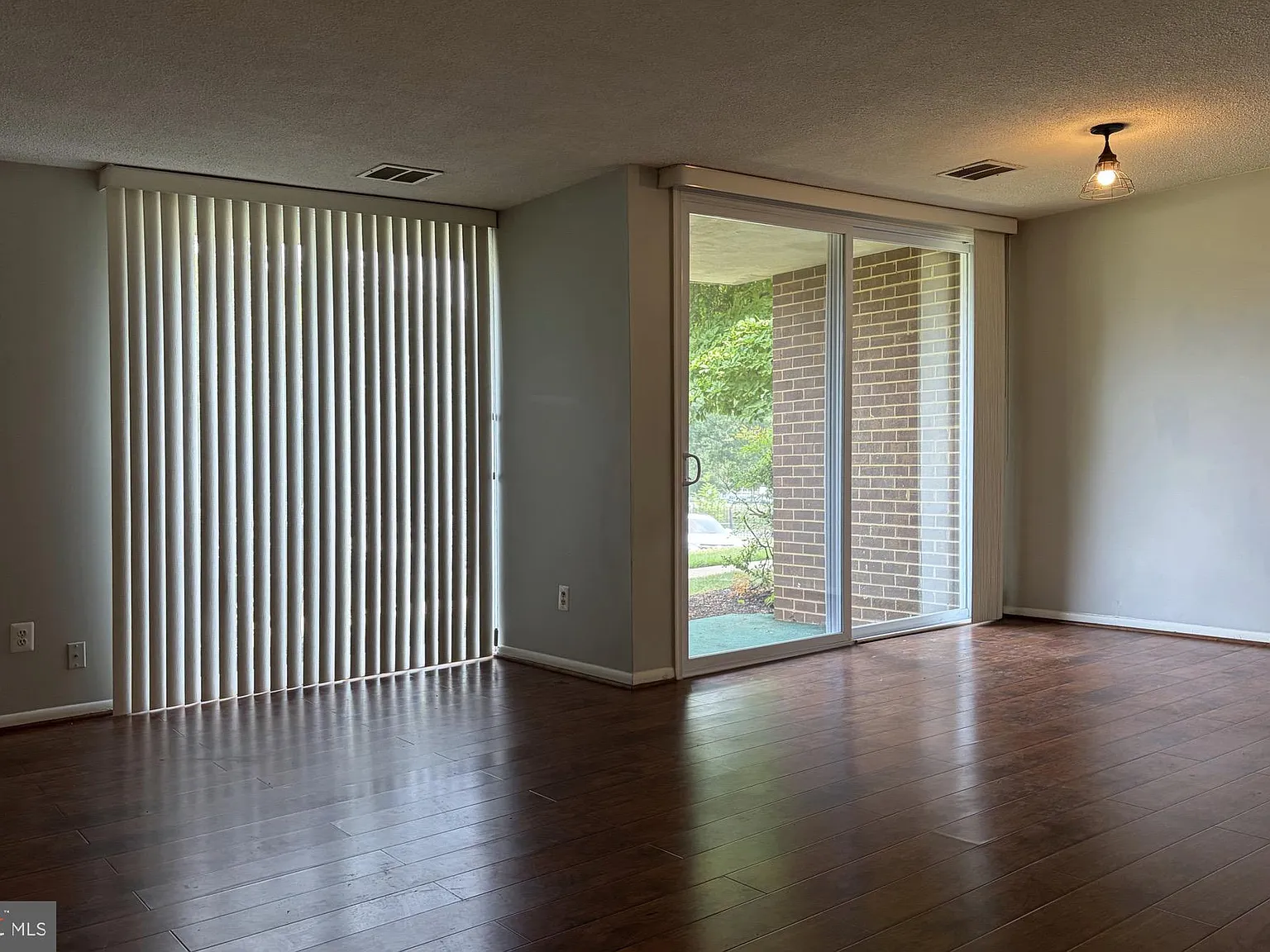 1 bed, 840 sqft, $1,750 — Photo 2