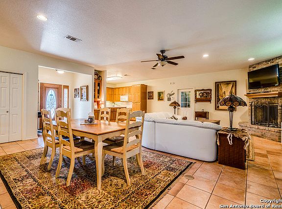 3rd image of 2628 Foresthaven Dr