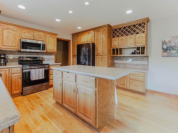 4th image of 2545 Gaslight Ct