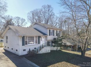 313 Clearbrook Rd, Matthews, NC 28105