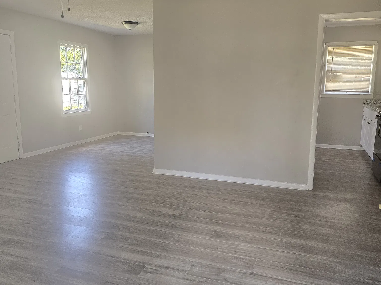 3 bed, 1100 sqft, $1,400 — Photo 3