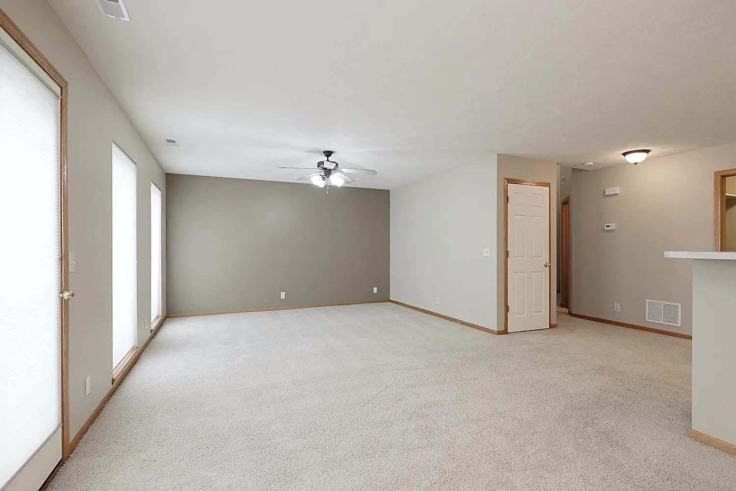 6907 Naples Dr — Photo 3
