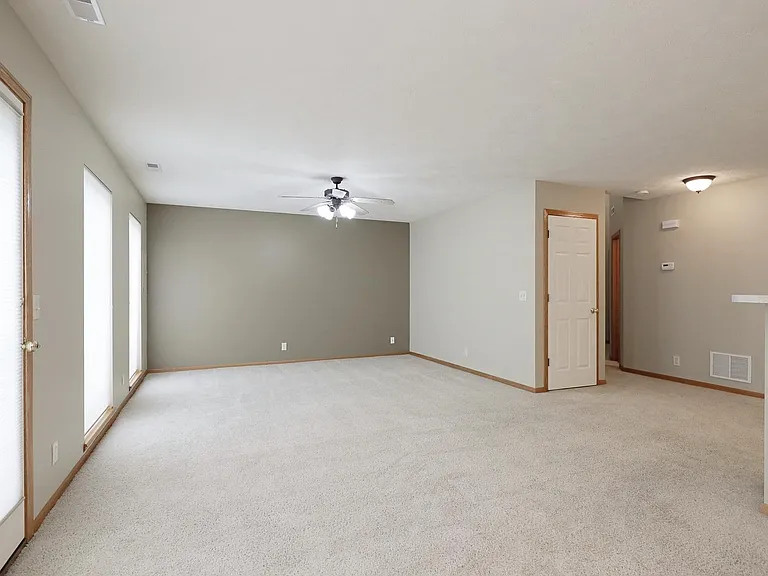 6907 Naples Dr — Photo 3