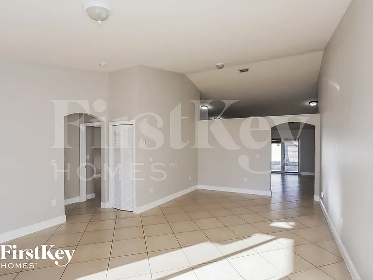 3124 SW 142nd Pl — Photo 4