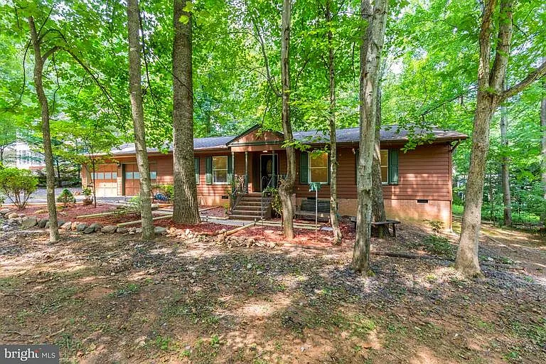 111 Cloverhill Ct photo 1