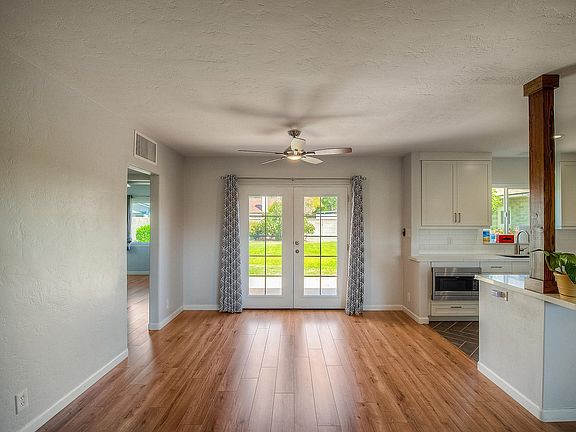 3rd image of 1526 W Windsor Ave