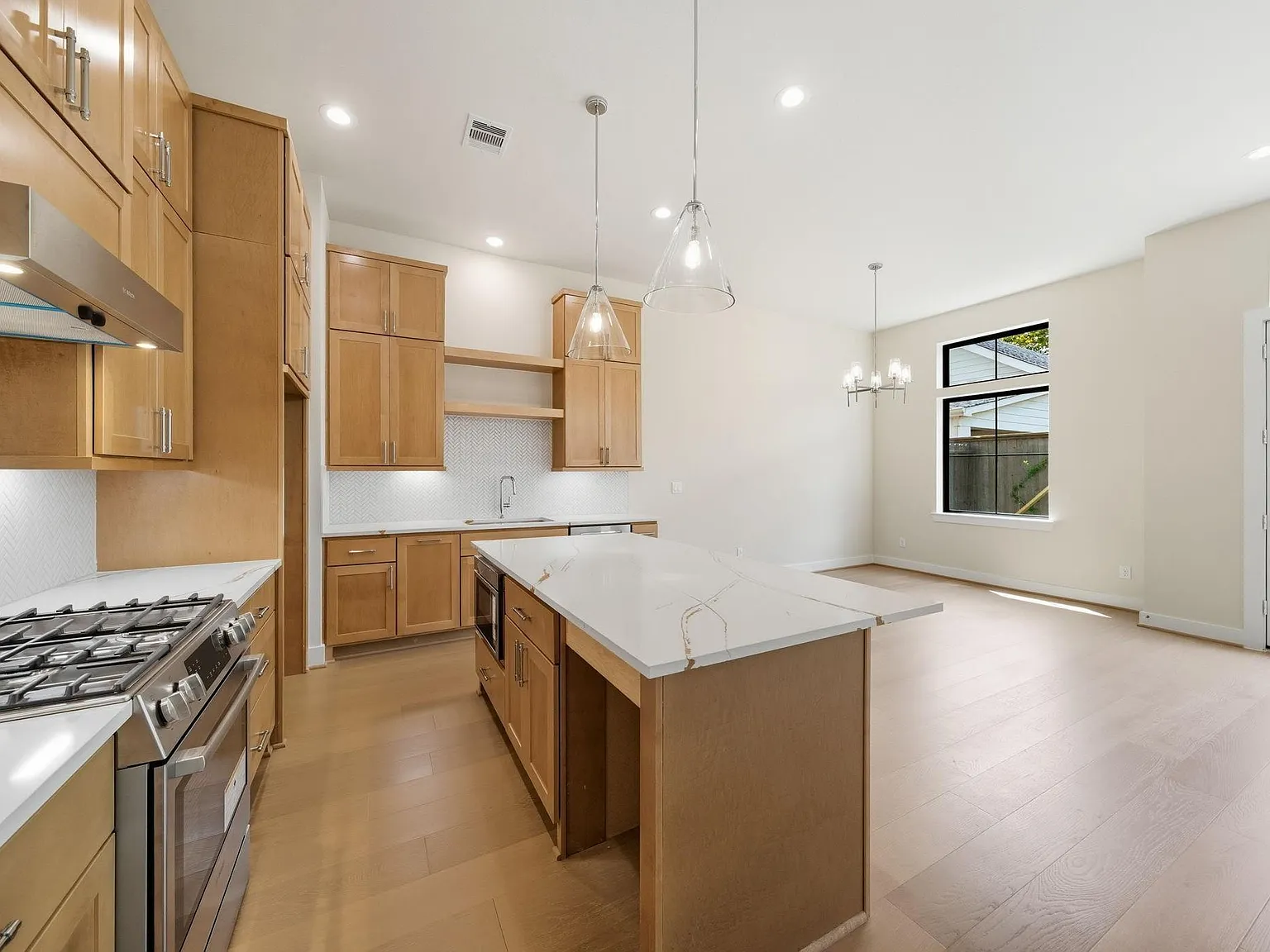 4 bed, 4.5 bath, 3552 sqft, $6,000 — Photo 4