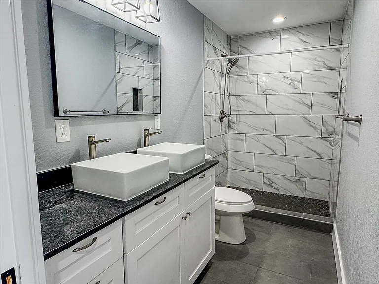 1232 Kennie Dr — Photo 2
