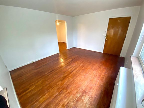 3rd image of 532 Lowell Ave APT 1