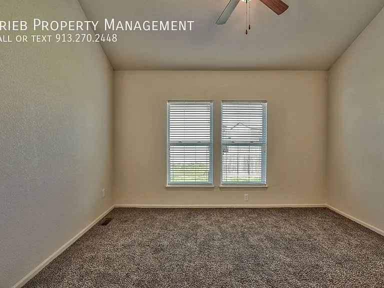 584 S Poplar St — Photo 25