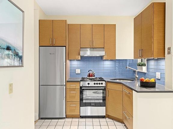 3rd image of 467 Pacific St APT 17