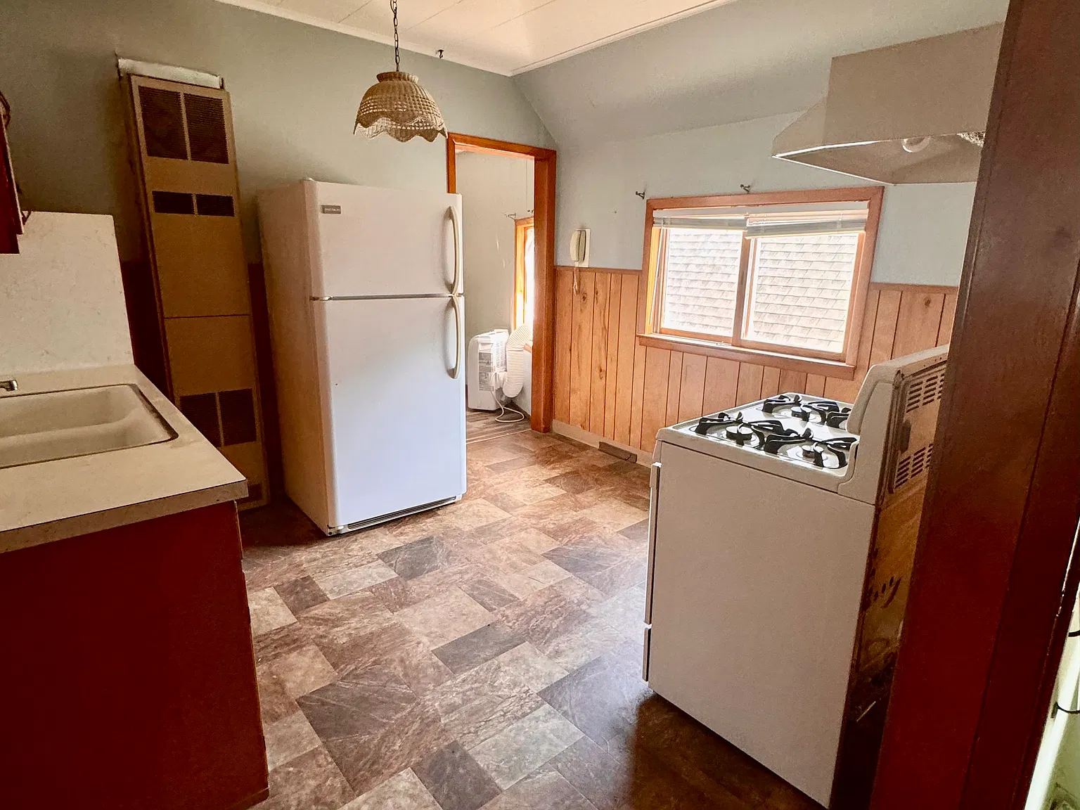 3 bed, 800 sqft, $1,200 — Photo 2