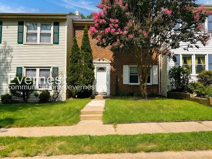 3 bed, 1.0 bath, 1056 sqft, $2,195 — Photo 1