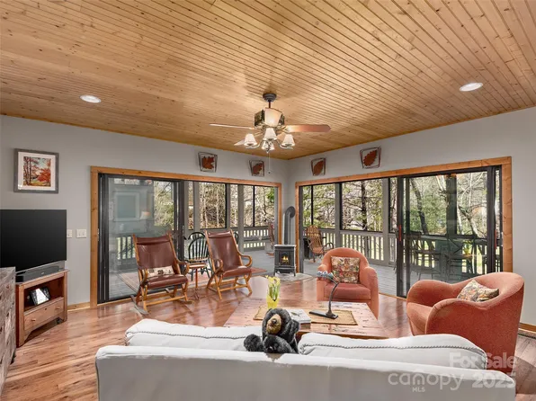 150 Cove Loop Rd, Hendersonville, NC 28739