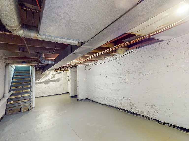 1142 Sargeant St — Photo 18