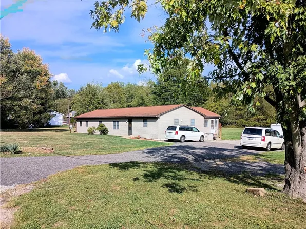 2172 Centerville Rd, New Stanton, PA 15672