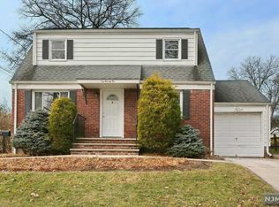 122 Woods Ave, Bergenfield, NJ 07621