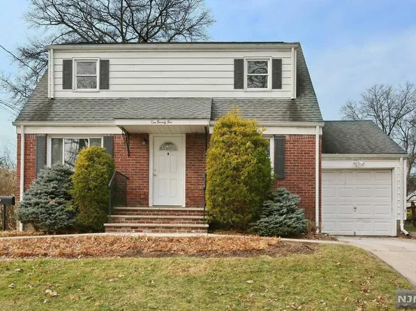 122 Woods Ave, Bergenfield, NJ 07621