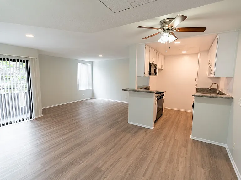 6310 Sylmar Ave — Photo 8