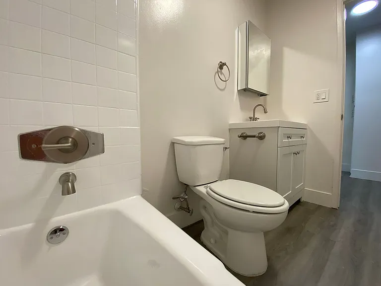 1808 N Harvard Blvd — Photo 71