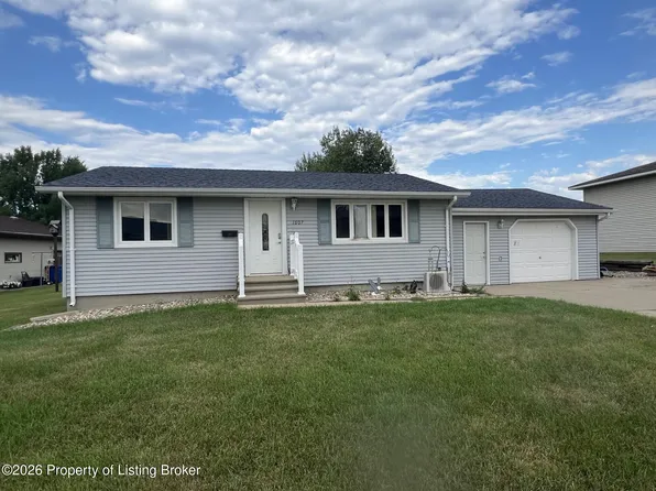 1607 Central Ave N, Beulah, ND 58523