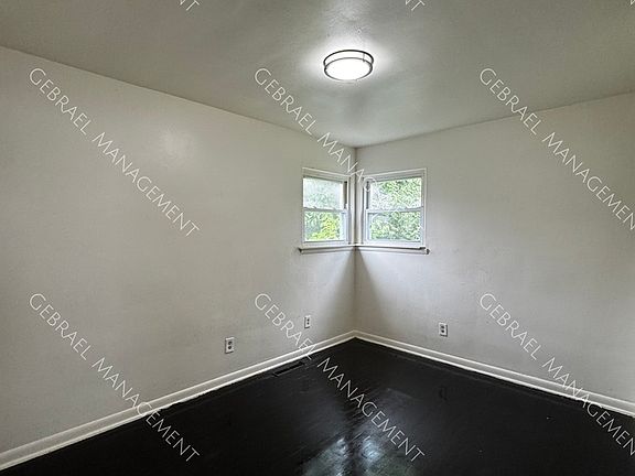 5th image of 1413 Mann Ave