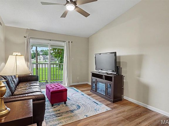 5th image of 3114 Edwards Pl APT 303