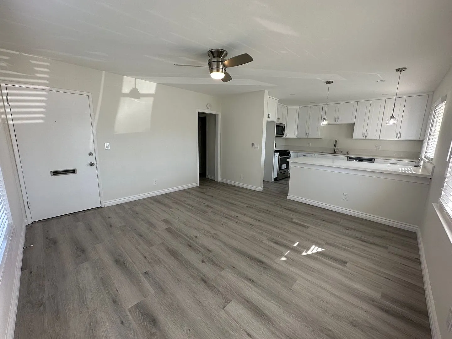 240 W Collins — Photo 3