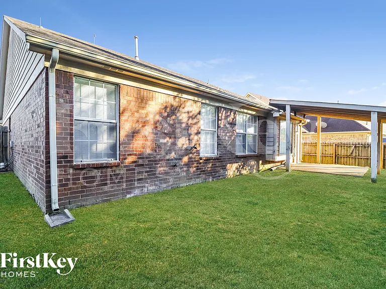 1411 Carlton Ridge Dr — Photo 17
