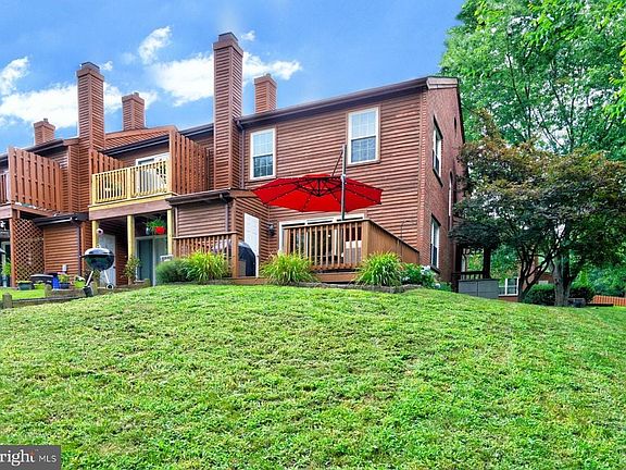 3rd image of 111 Honeylocust Ct