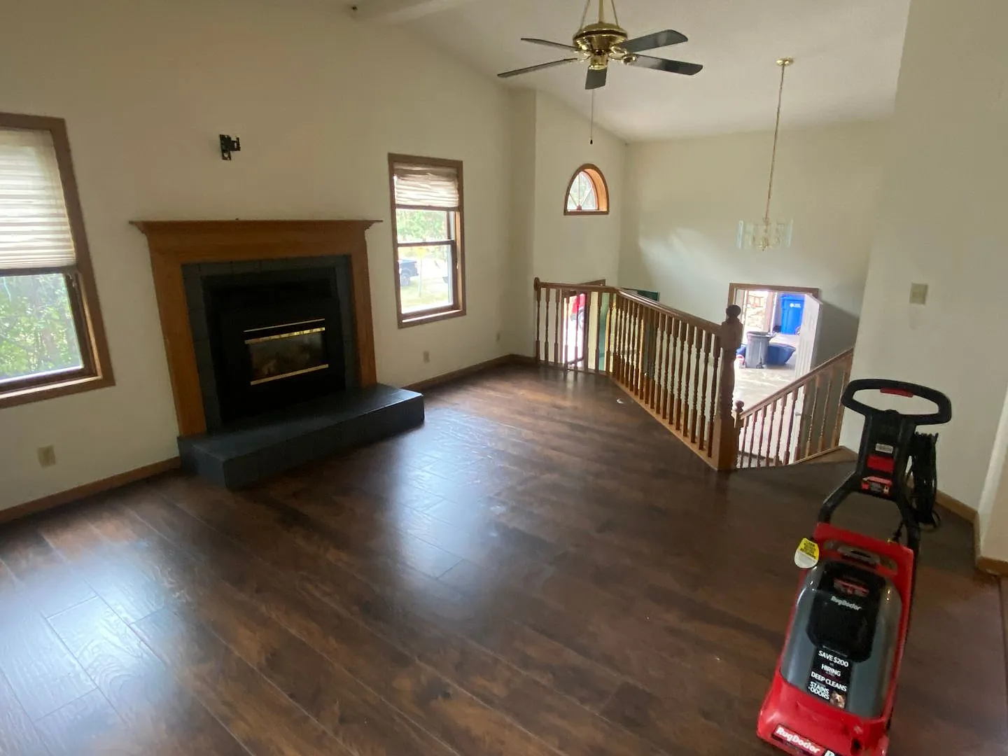 Large Single-Family Home In Gleason with 3-car Garage, Central Air, and Huge Corner Lot — Photo 2
