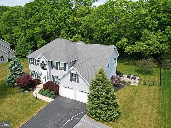2nd image of 1281 Barnstable Ln