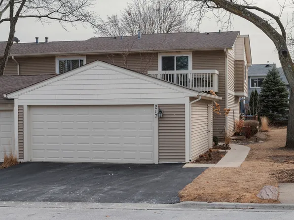 217 Chesapeake Ct, Vernon Hills, IL 60061
