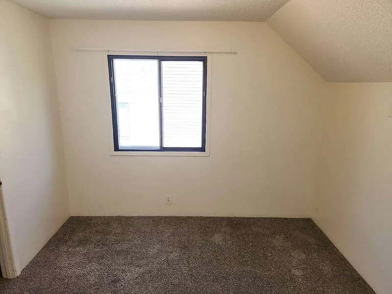 122 McKinley Ave — Photo 16