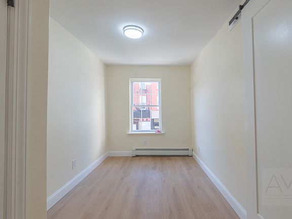 5th image of 115 Smith St #1