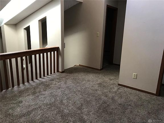 5th image of 463 Jamestown Cir