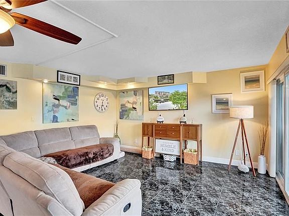 5th image of 801 S Federal Hwy APT 418
