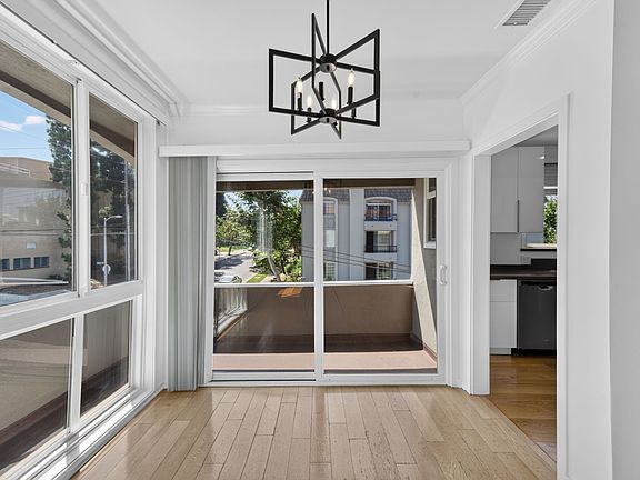 LARGE DINING ROOM AREA