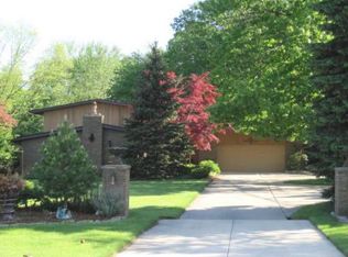 8600 Church Rd, Grosse Ile, MI 48138