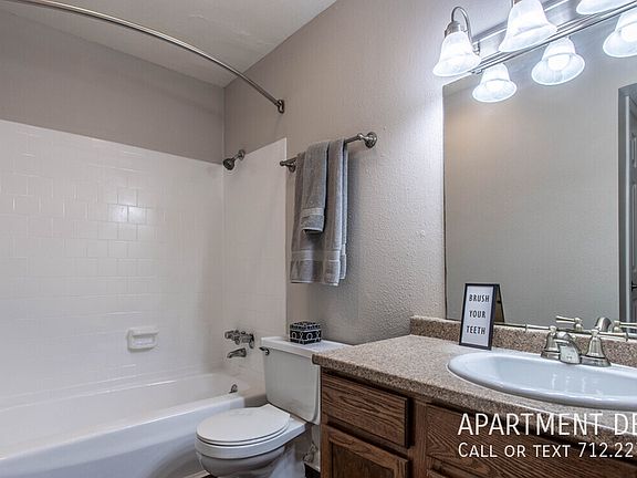 3rd image of 2831 Bellefontaine St #404