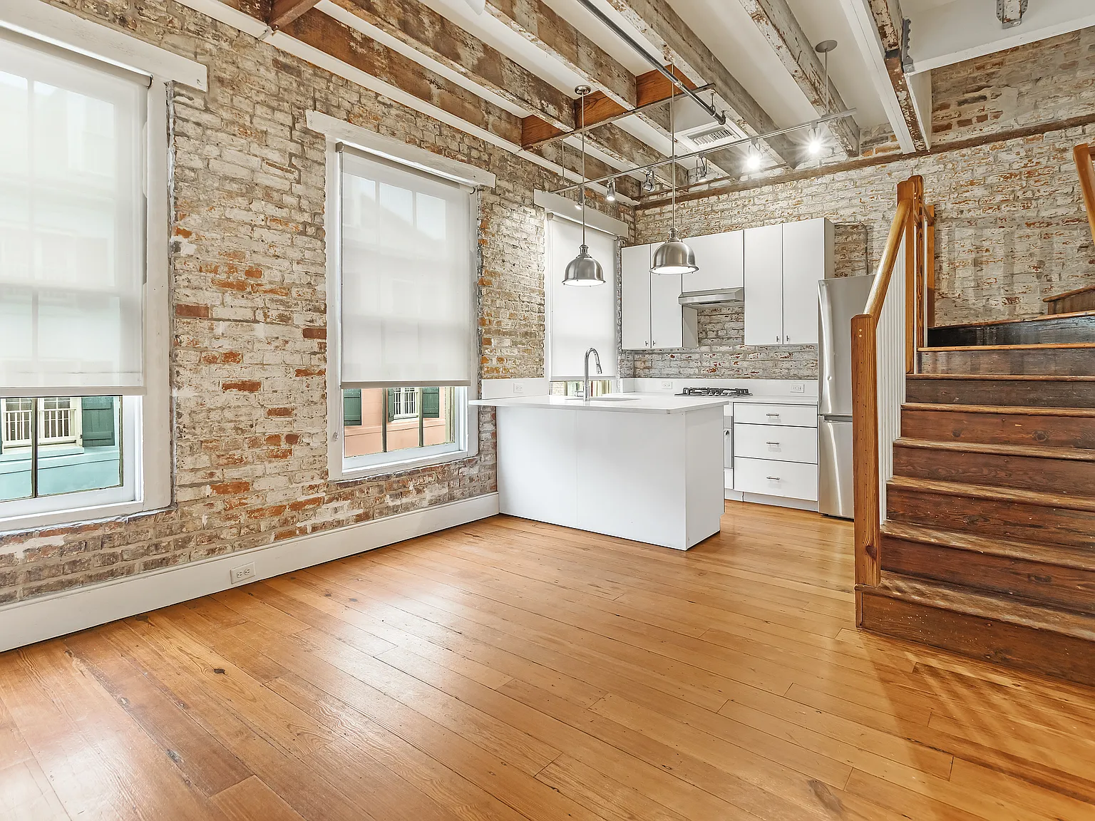 2 bed, 1000 sqft, $2,430 — Photo 1