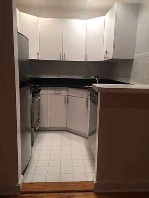 Rented by Metropolis Real Estate of Manhattan | media 29