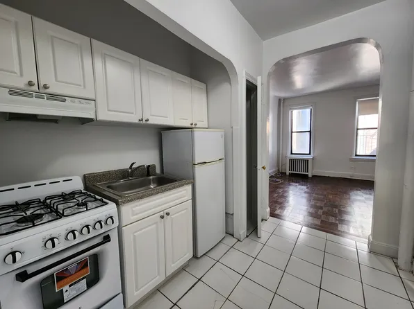 1069 1st Avenue image 1 of 8