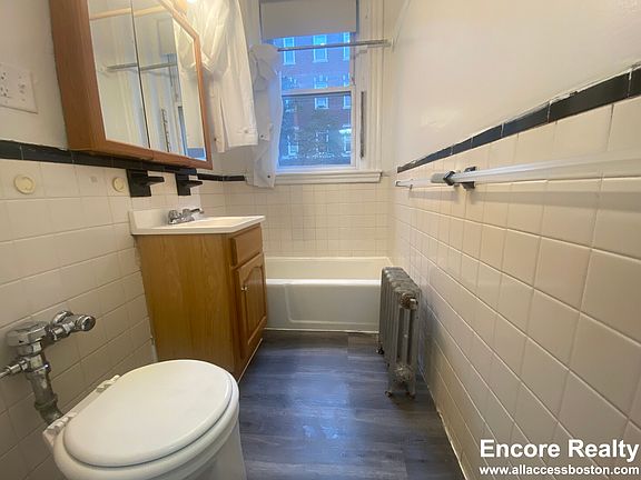 4th image of 68 Chiswick Rd #9A